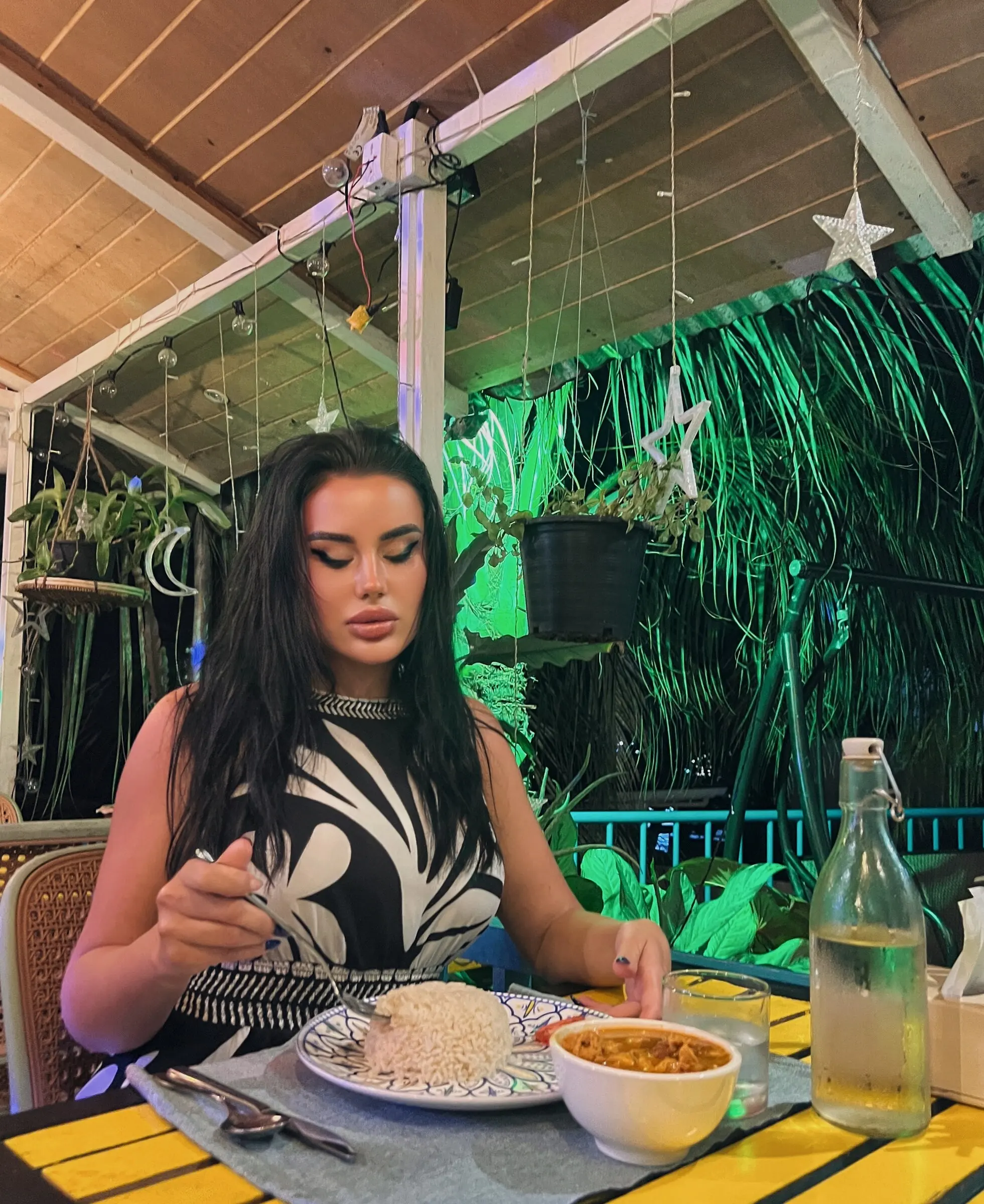 A Maldivian meal of rice and tuna curry served at a table at Koimala Maamigili